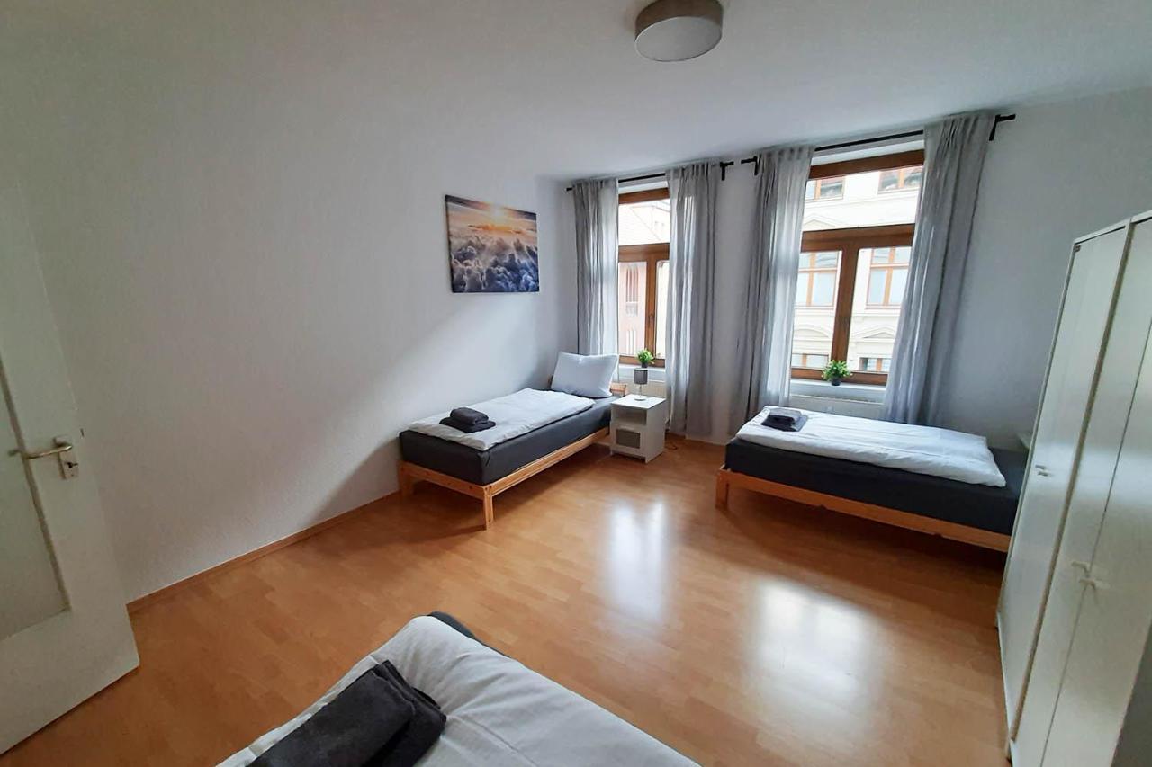 Cozy 2 Room Apartment In Magdeburg Exteriör bild